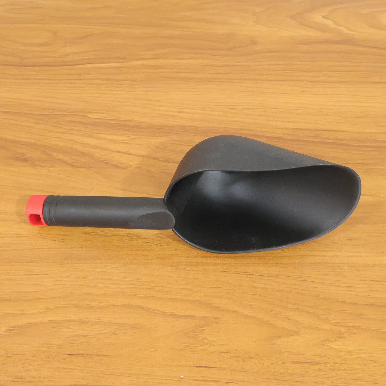 garden hand trowel