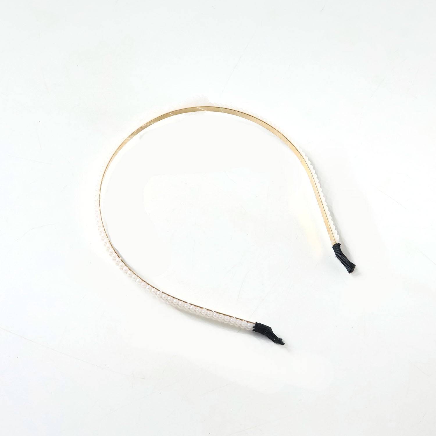 Decorative metal hair band with pearls